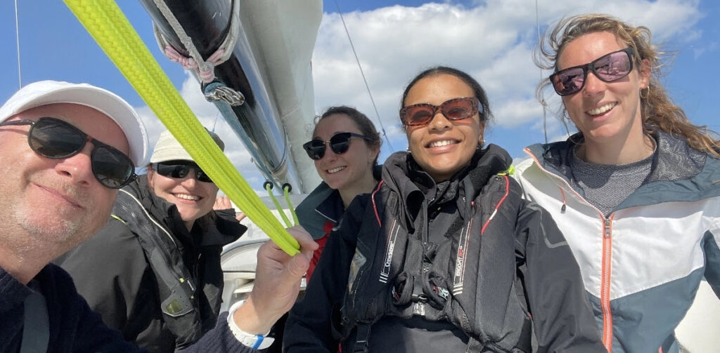 LUCIOLE - Voileuses au large